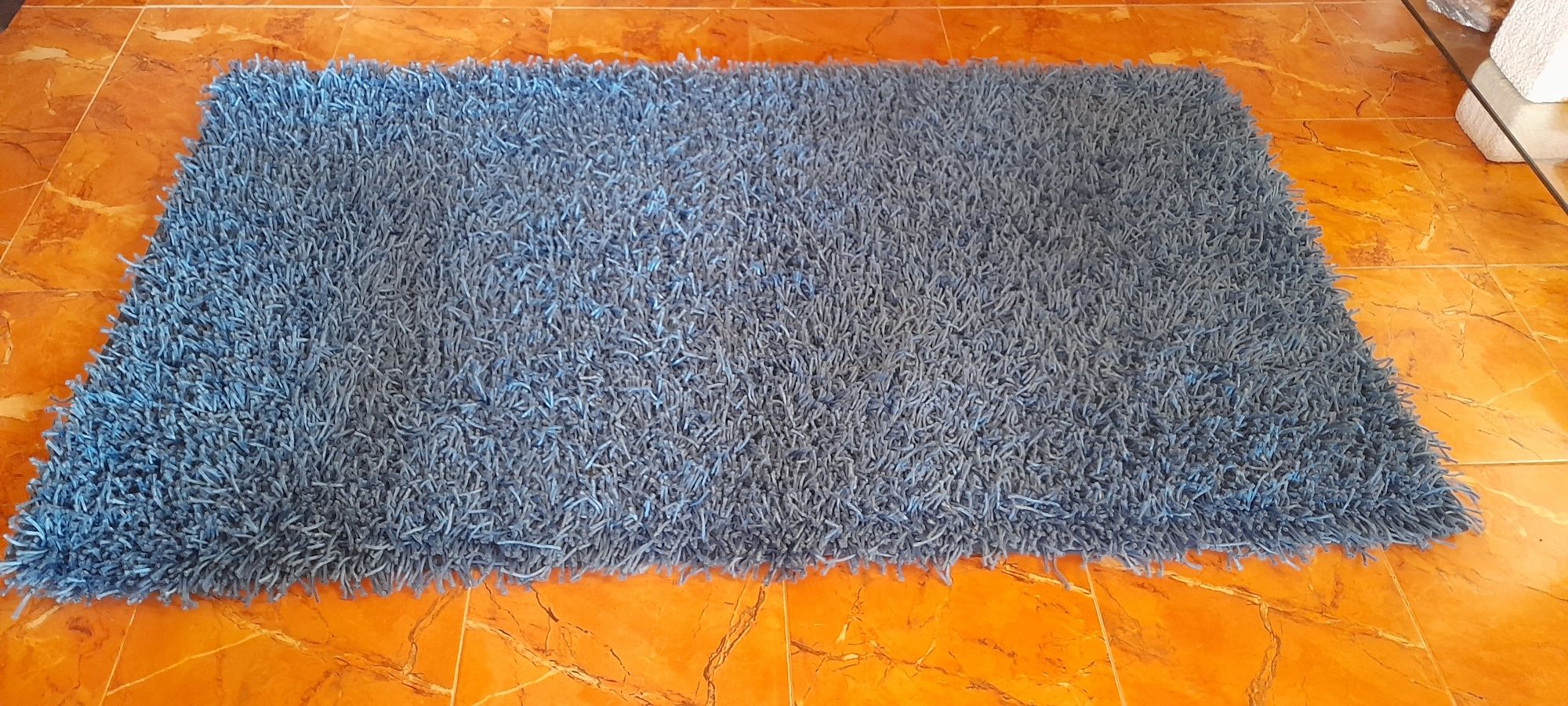 Carpete de sala em azul