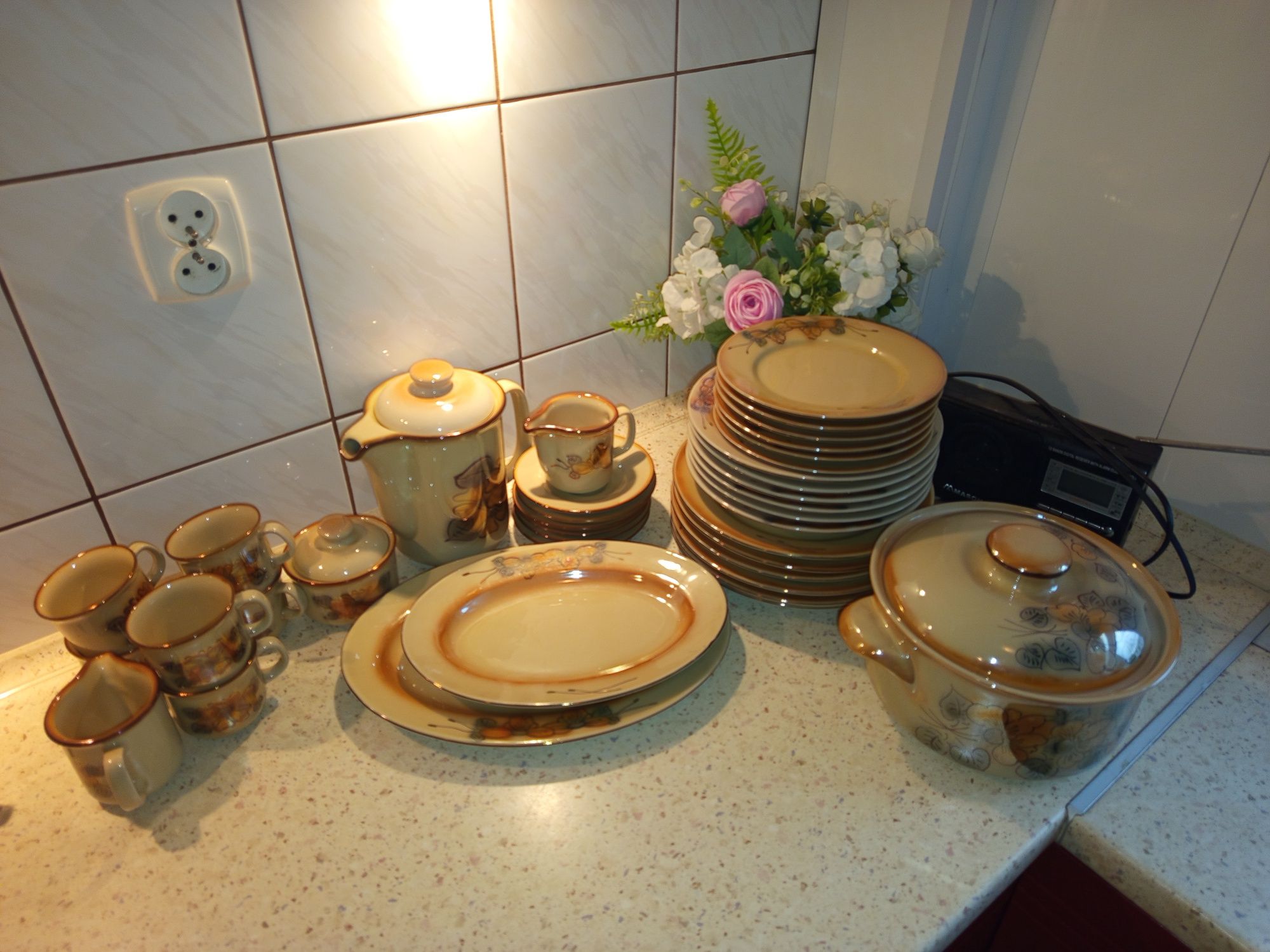 Serwis obiadowo kawowy porcelana Tułowice w kwiaty beżowy na 6 osóbowy