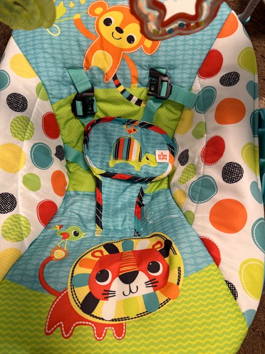 Пеленальний столик+ Ванночка та заколисуючий центр+подаруночок