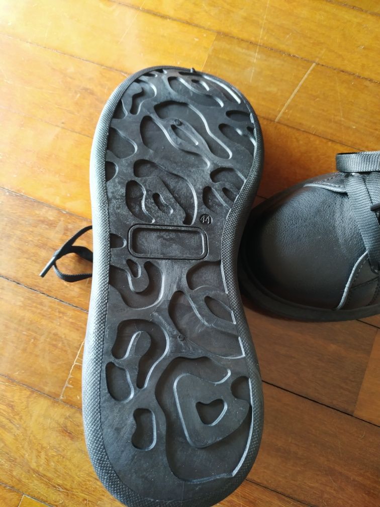 Sapatos novos 44
