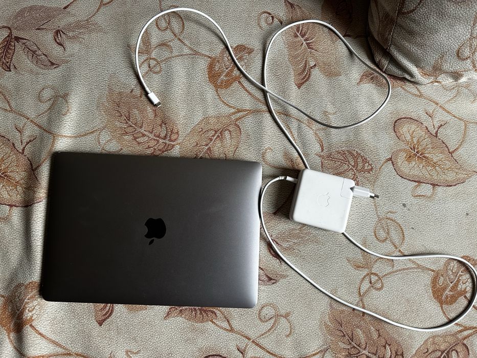 Macbook 13 2019 16/256 TouchBar обмен