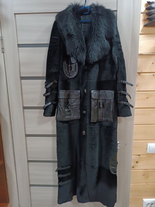 Продам пальто, жилет на меху
