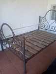 Cama grande  ferro