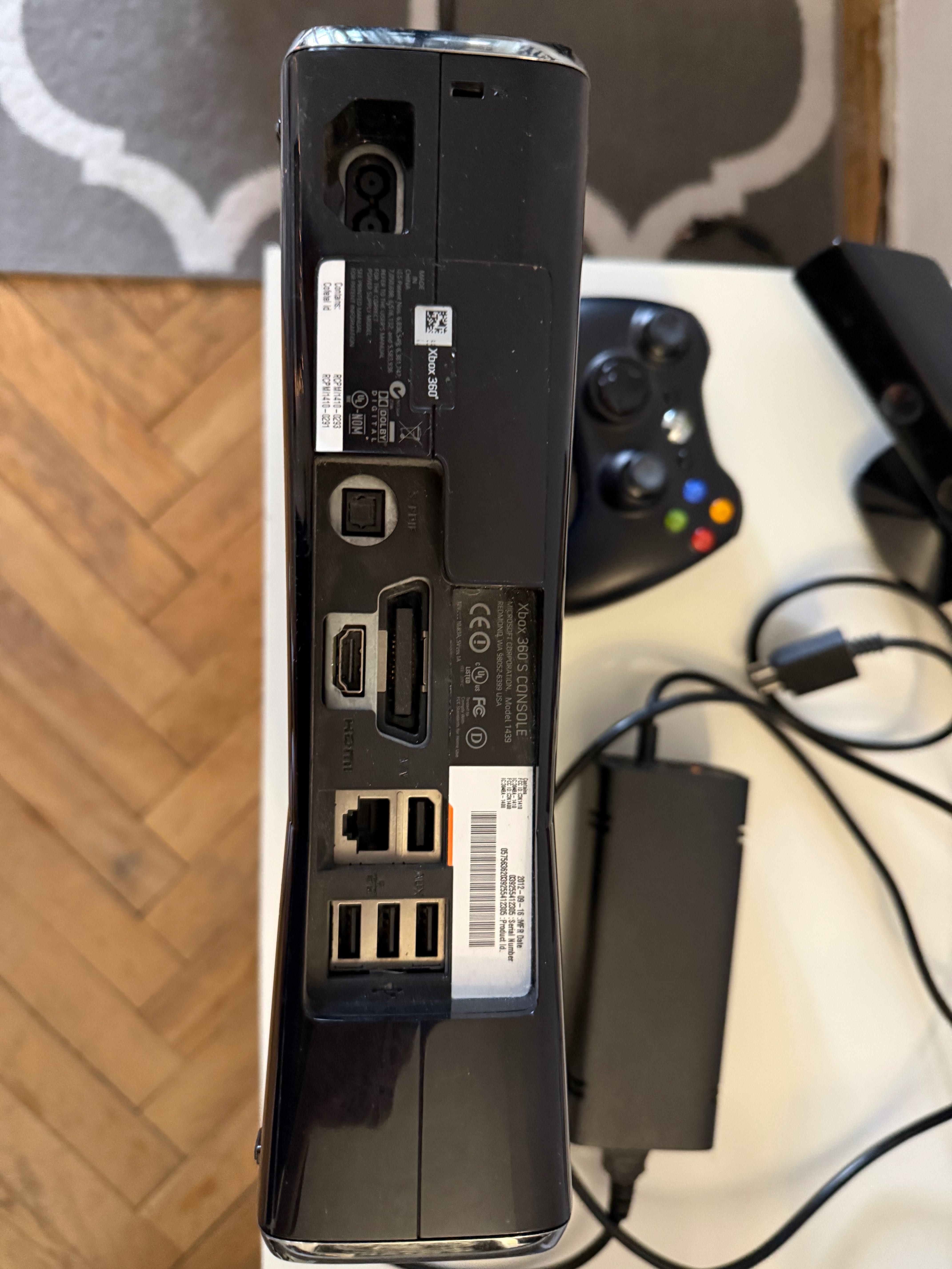 XBOX 360 + PAD + KINECT + 3 GRY Gratis