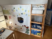 Cama Kura IKEA + cortinados cama + dossel dinossauros