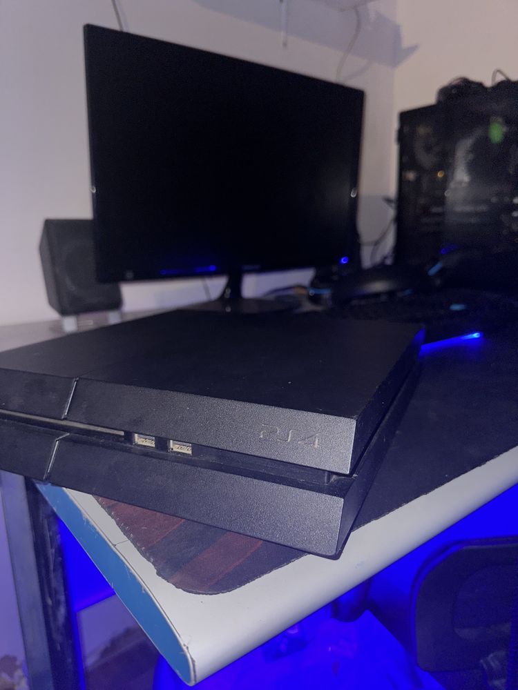 Vendo ps4 500g negociável