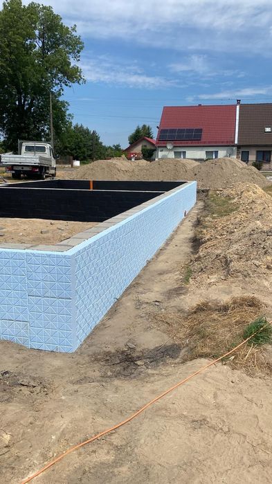 Budowanie domów, murowanie, ławy fundamentowe, stan surowy po dach