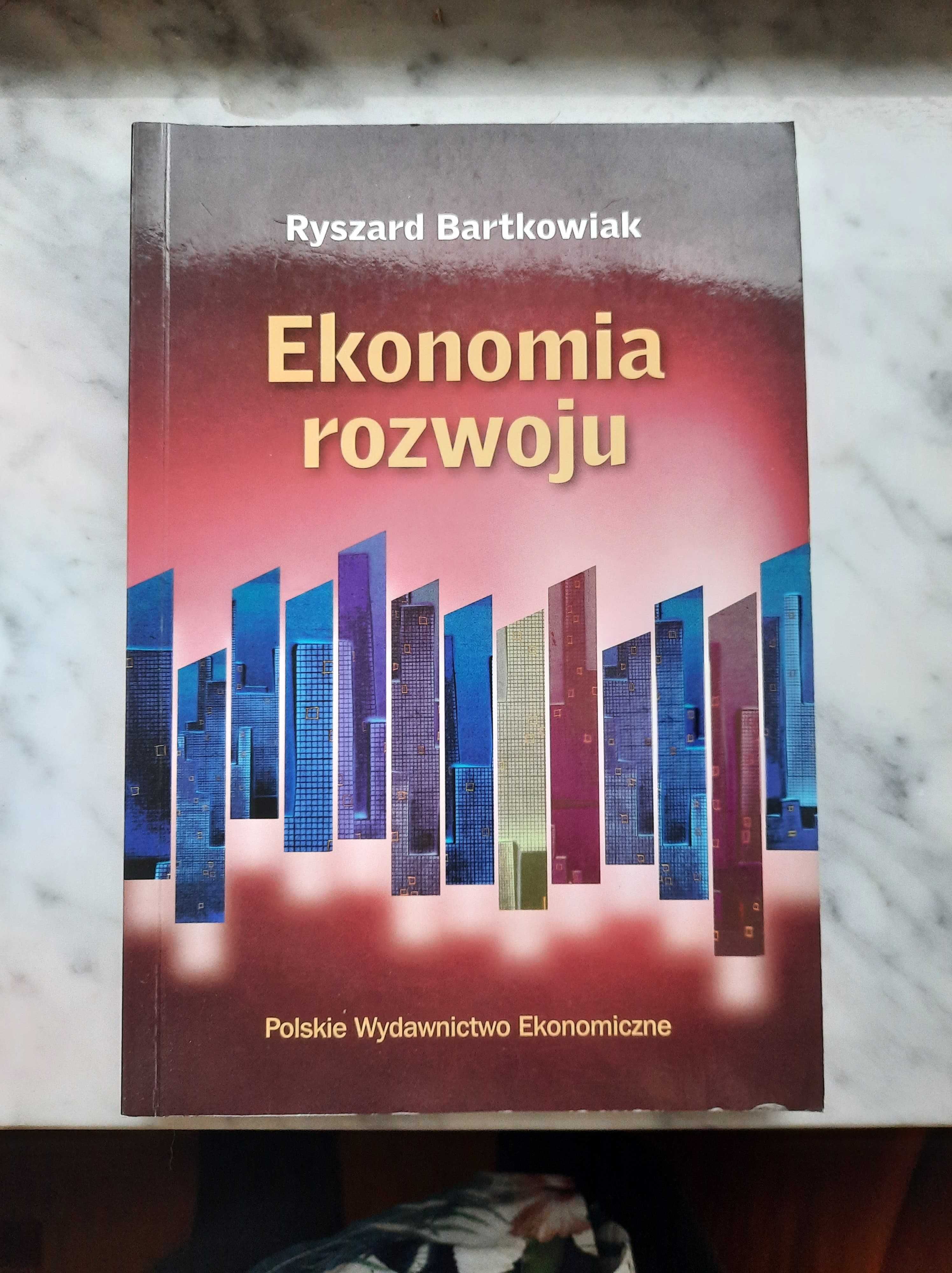 R. Bartkowiak Ekonomia rozwoju (miękka)