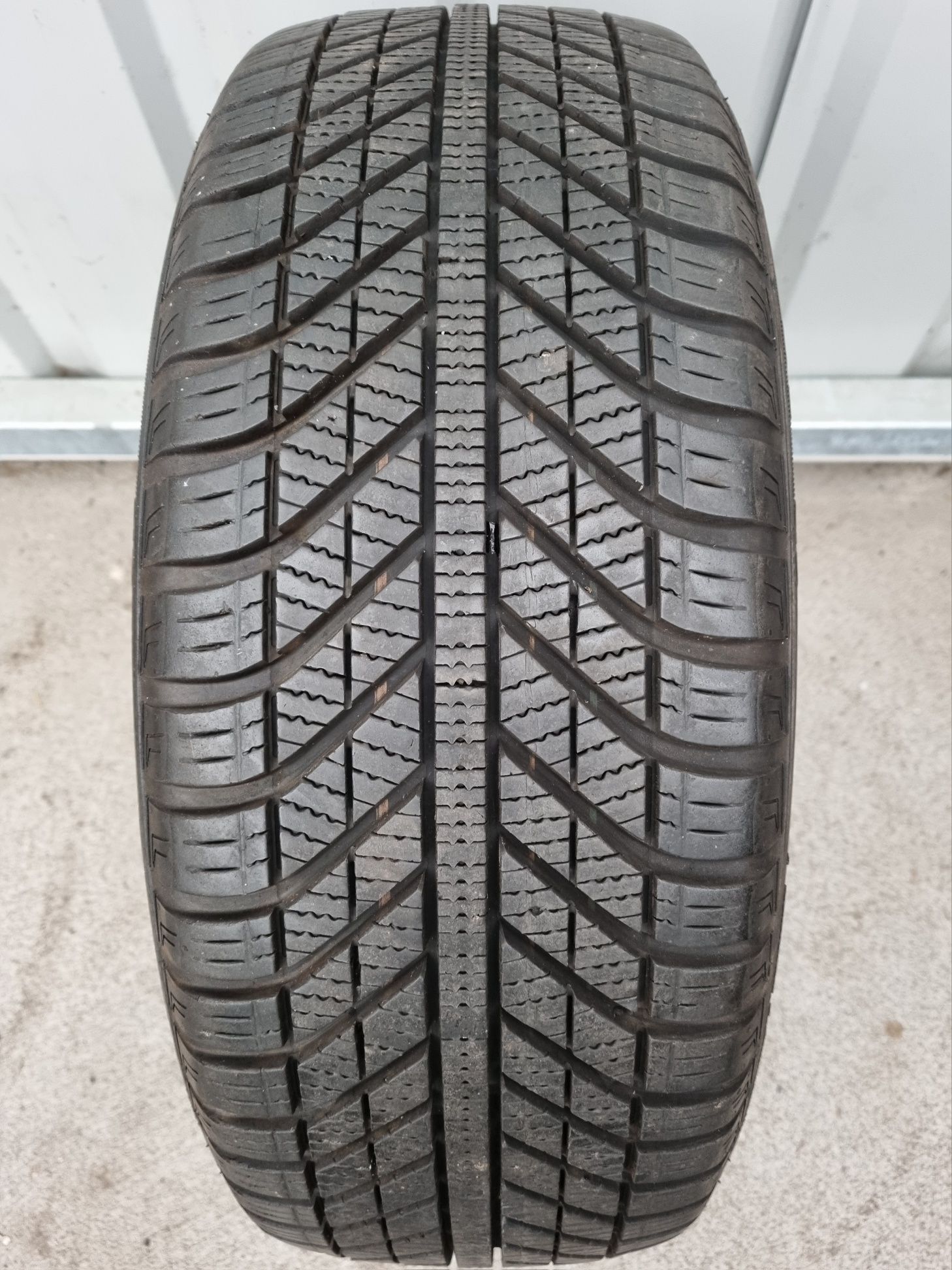 Opona używana CAŁOROCZNA 1szt. 205/55/16 Goodyear Vector 4Seasons