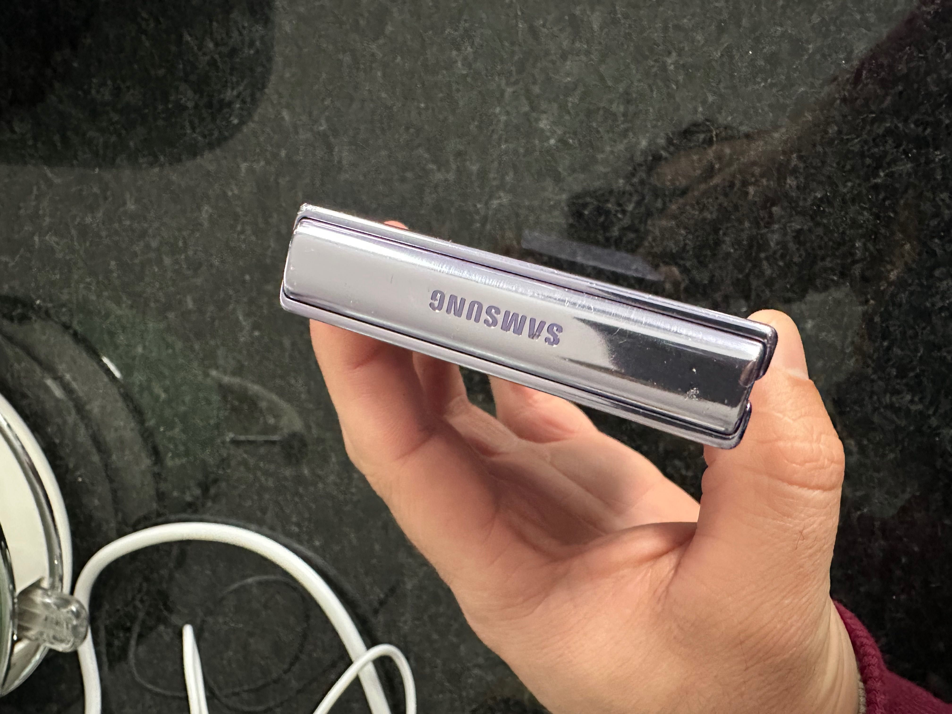Samsung Zflip 4, usado cor Purple