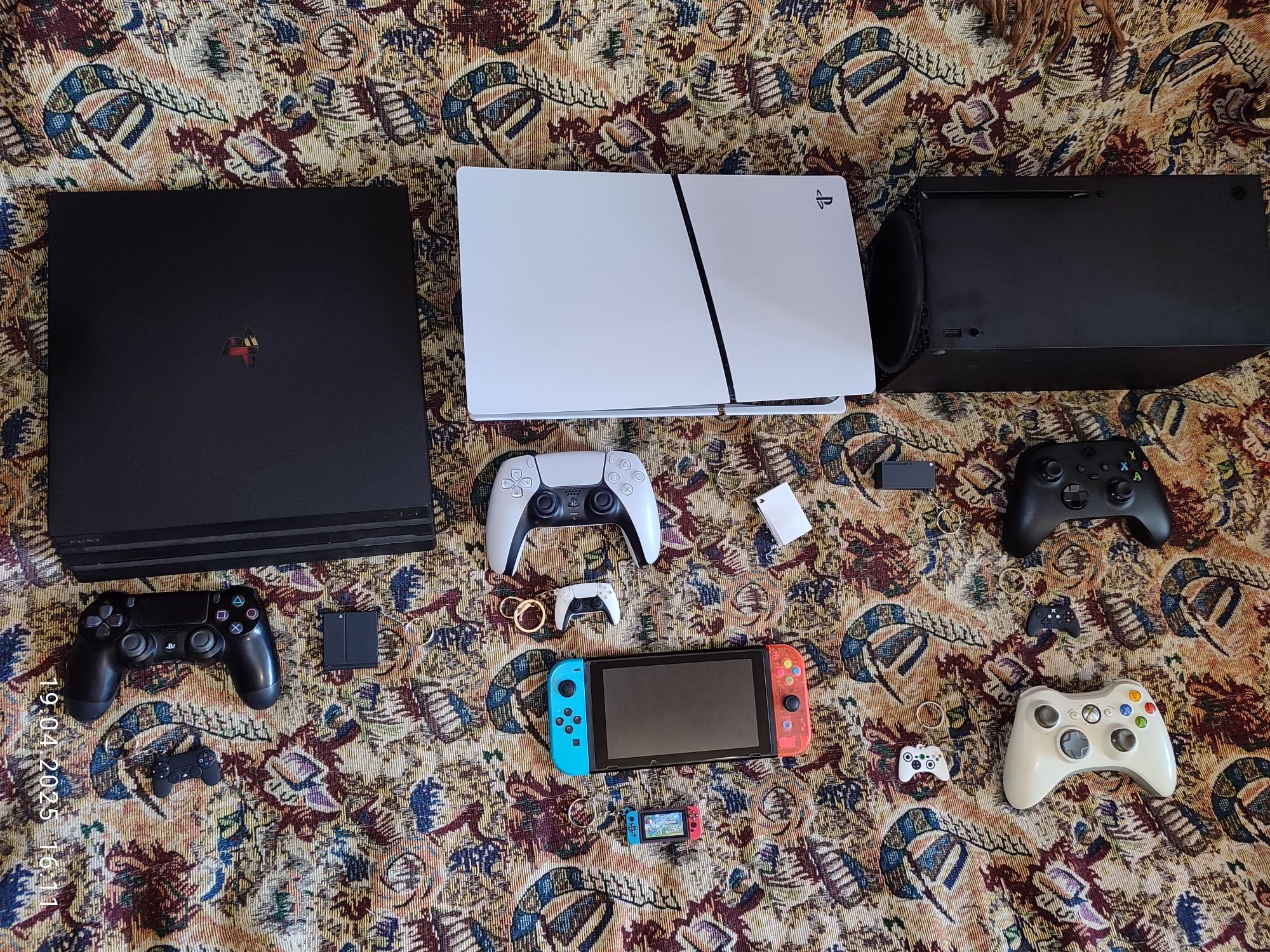 Брелки в виде игровых консолей и джойстиков Playstation Nintendo Xbox