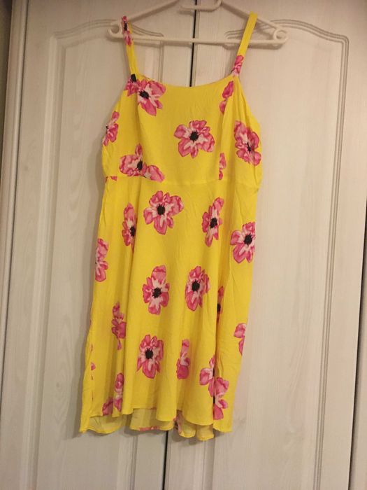 Śliczna żółta sukienka wKwiaty na ramiączkach Papaya 40/42 L/XL wiosna