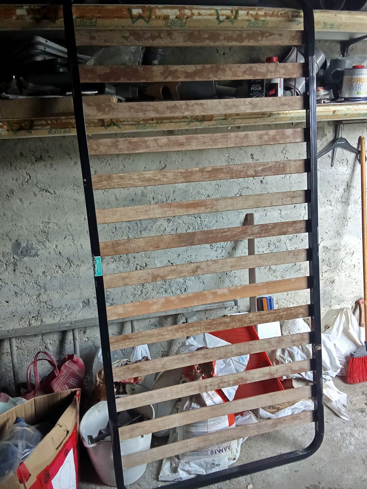 Estrado de cama em ripas