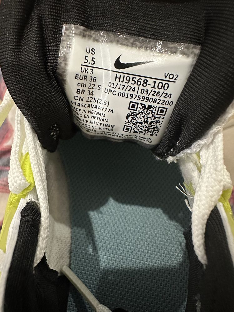 Кросівки жіночі Nike Wmns V2k Run