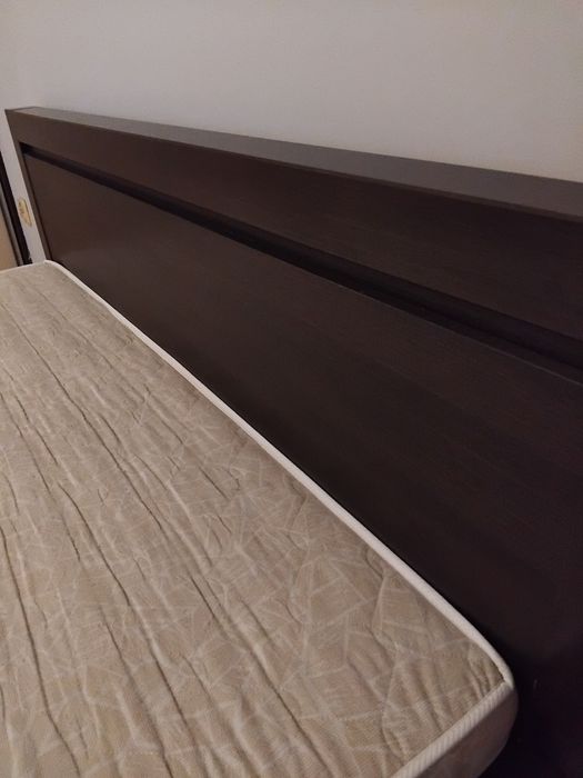 Łóżko sypialniane z materacem i szafka ( komoda) komplet Black Red Whi