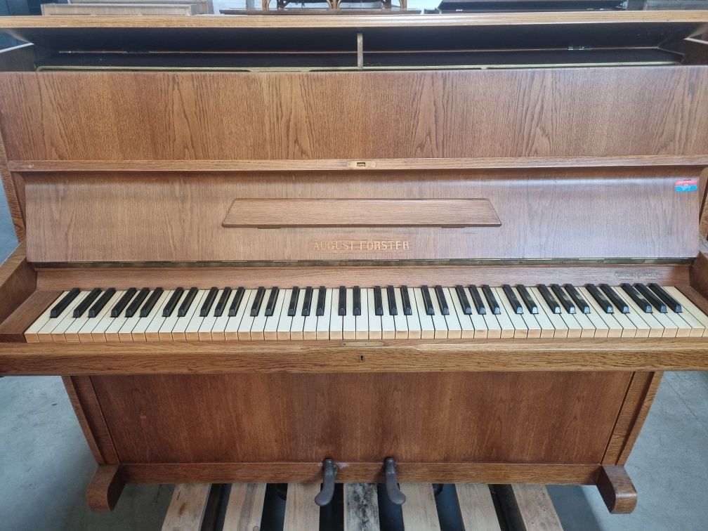 Pianino August Forster nastrojone transport