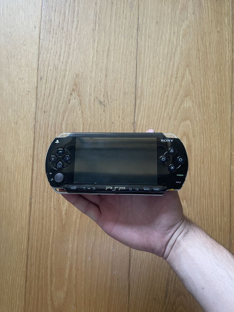 PSP 1004 + Estojo de Aço + Carregador Original + SD Original