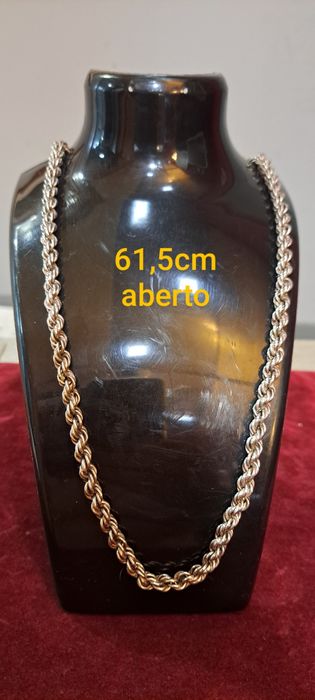 Cordão vintage em prata contrastada.