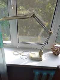 яскрава лампа для навчання
