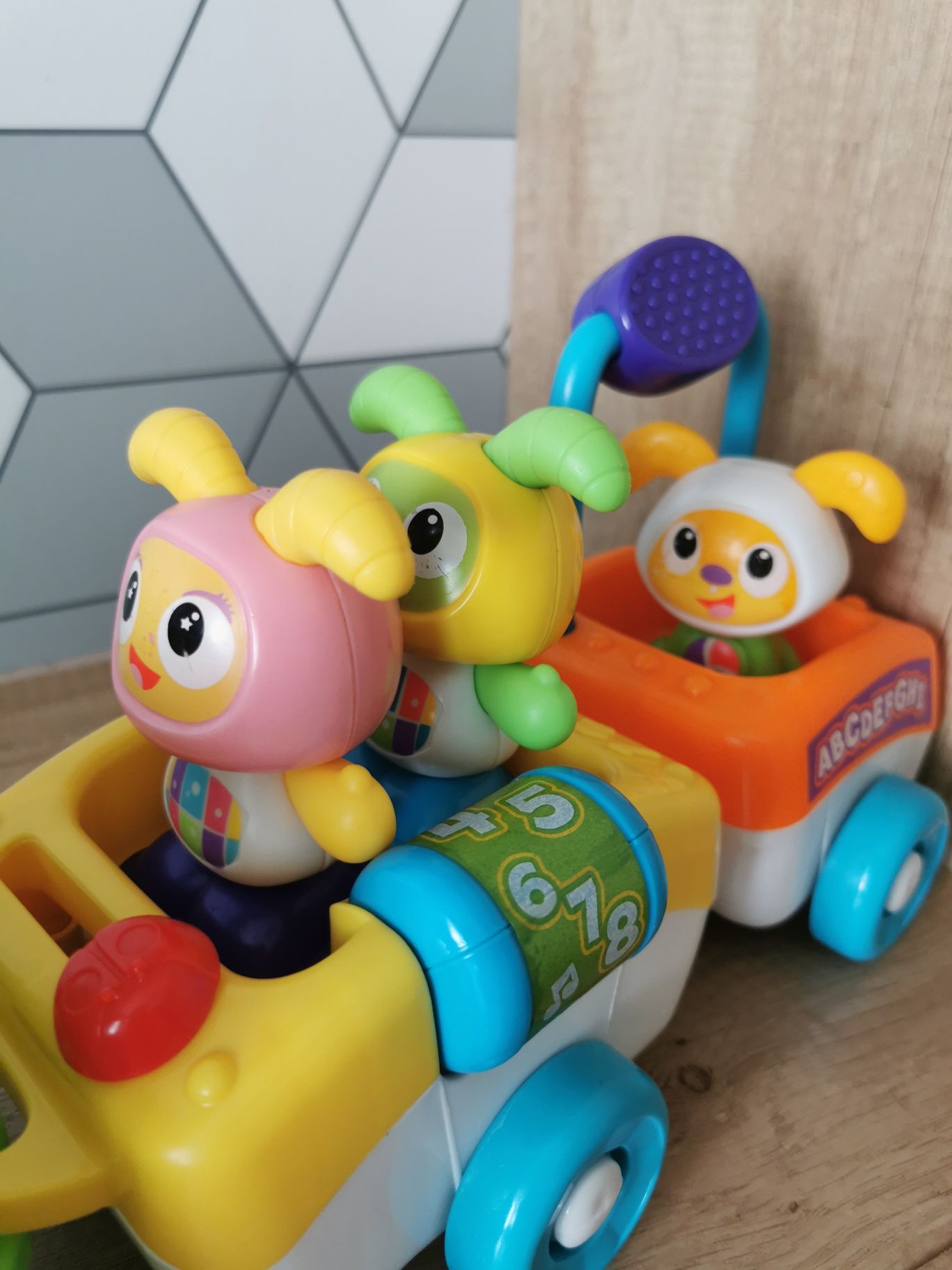 Interaktywny, jeżdżący, grajacy pociąg, ciuchcia Fisher Price