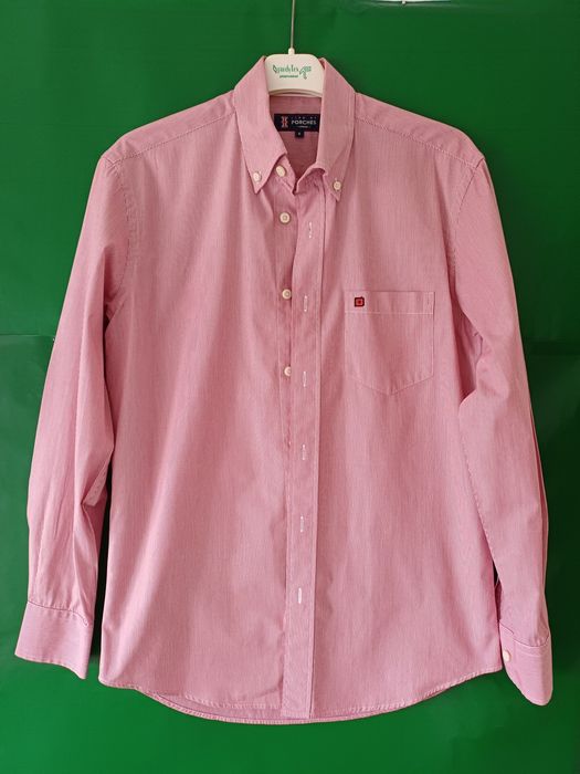 Camisas como novas de marca.