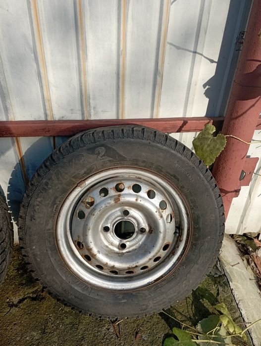 Зимняя резина Lassa Iceways 2 r13 175/70  разболтовка 4/100 Запаска