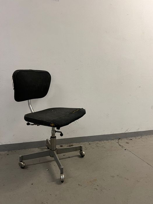 Pilnie krzeslo biurowe obrotowe prl