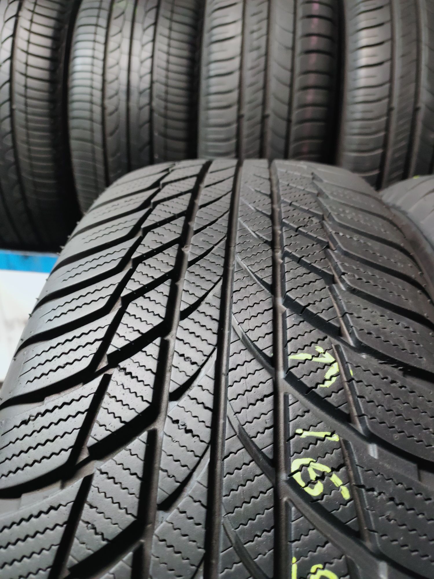 205/60R17 Bridgestone Blizzak LM001 z 2016r 7mm