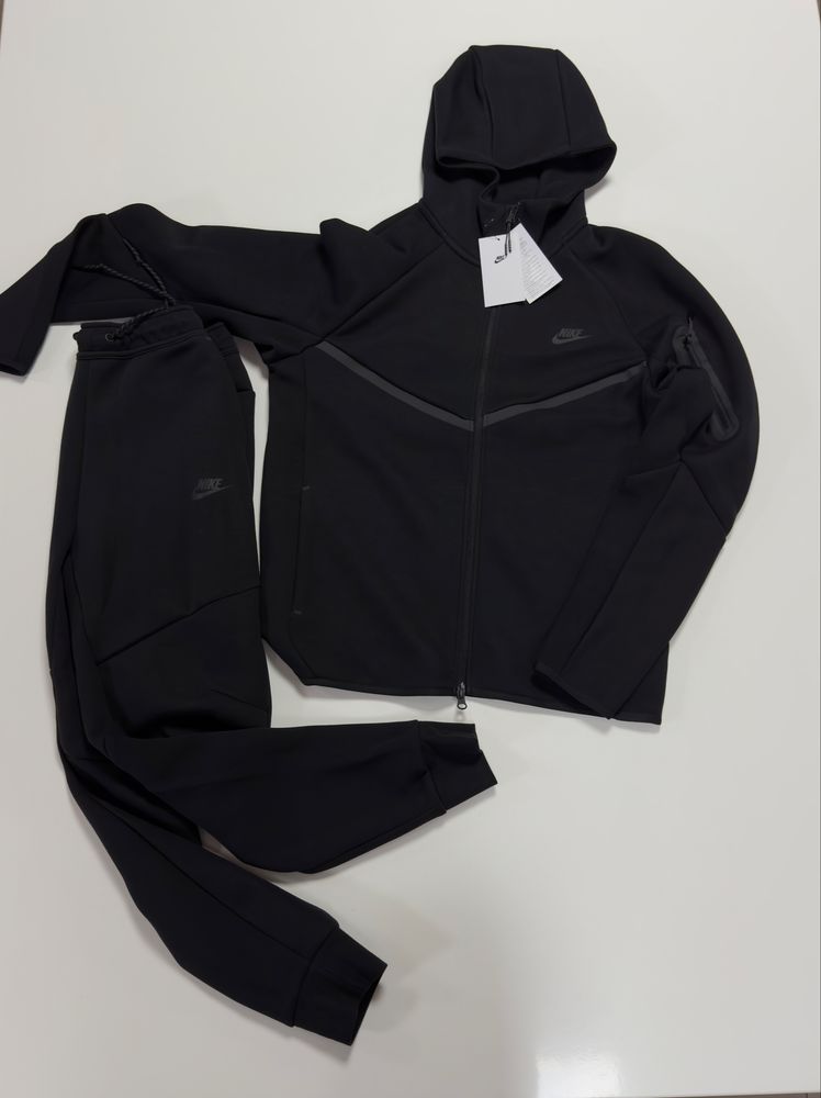Костюм колекція 2025 Nike Tech Fleece HV049-010 та HV0959-010 Оригінал