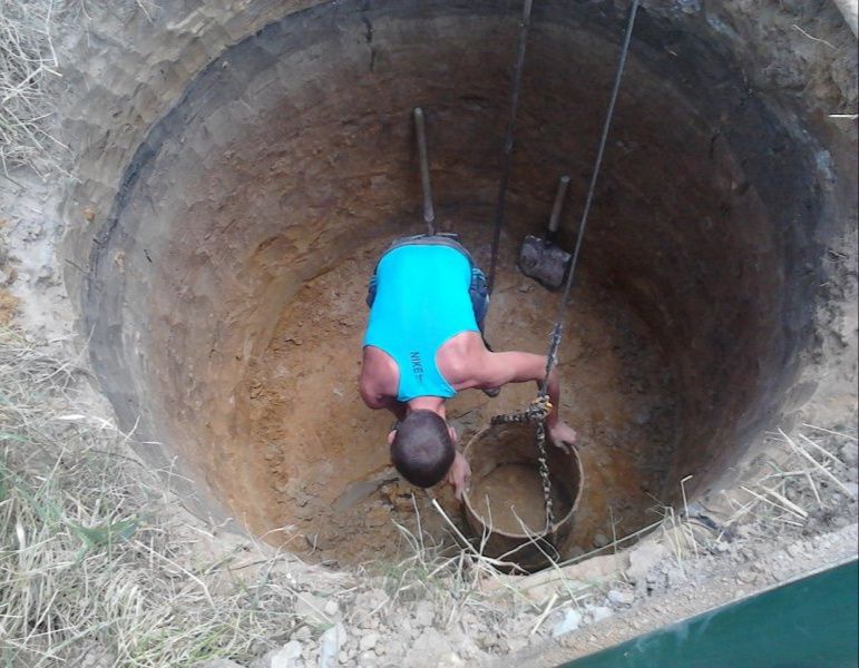 Копка септиків, вигрібних ям. Монтаж каналізації з кілець за 1 день.