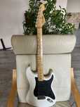 Piękna gitara Stratocaster firmy Morris