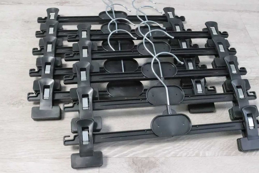 Набір пласт.вішалок довж 36 см для спідниць і штанів з прищіпками 10шт