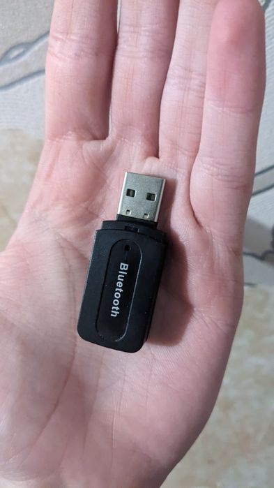 Блютуз-адаптер для любых устройств.