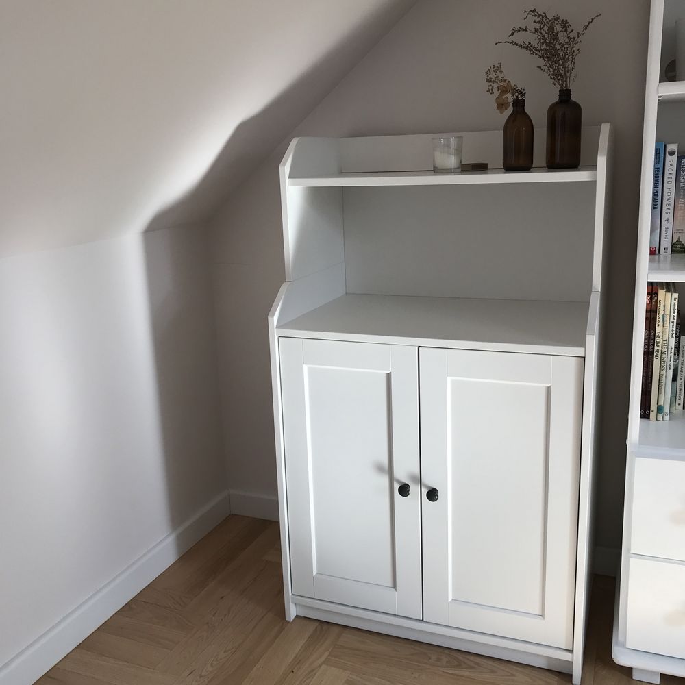 Biała szafka 2-drzwiowa, kredens skandynawski IKEA Hauga, meble