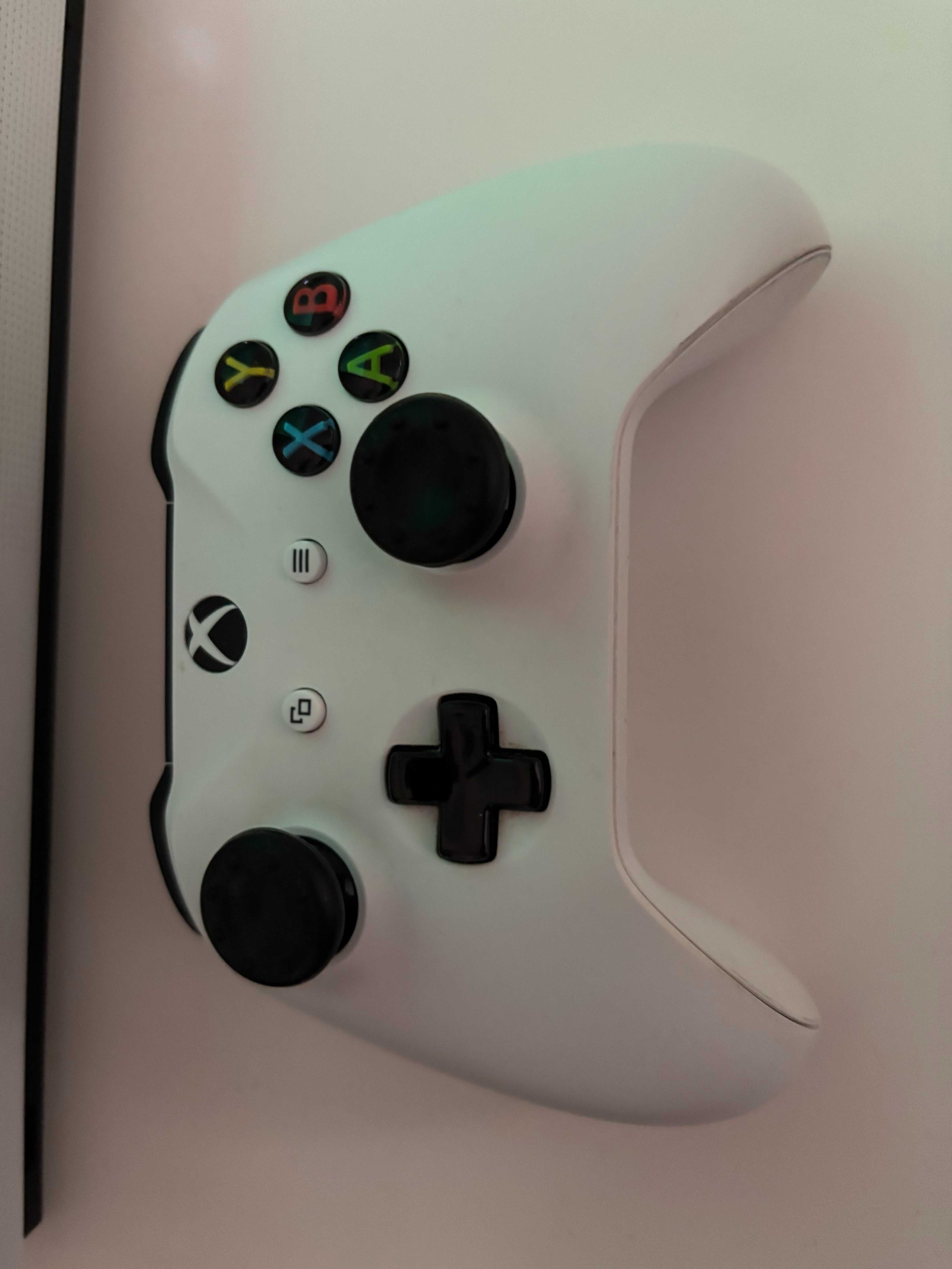 Xbox One S 512 com comando