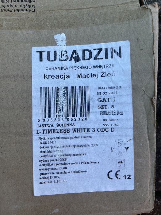 Tubądzin Timeless White STR design by Maciej Zień