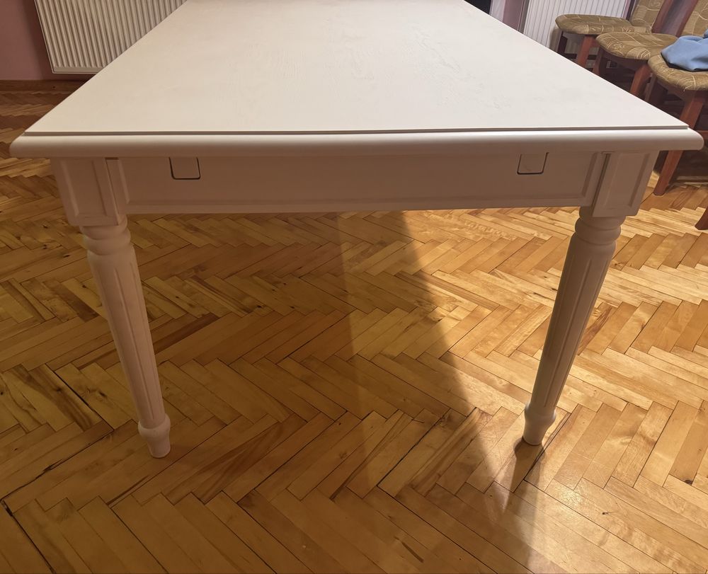 Stół drewniany biały