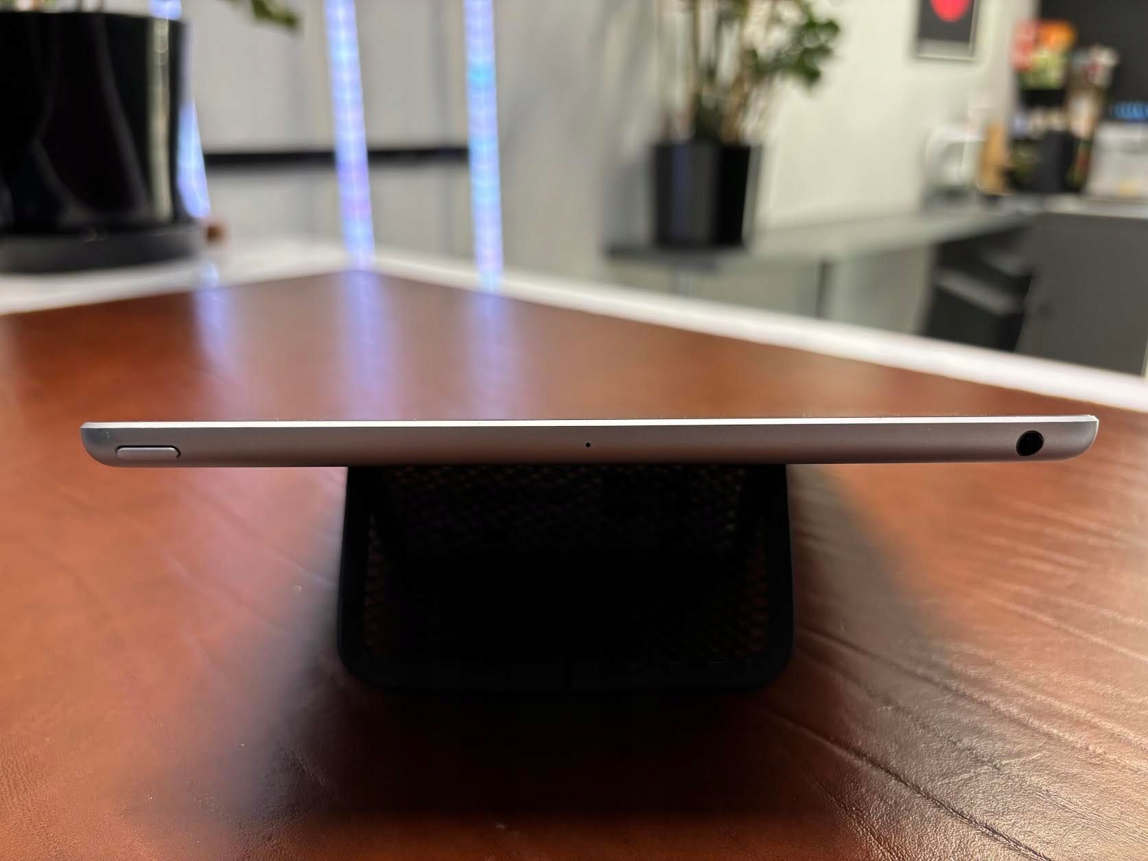 Tablet Apple iPad 5 Generacji A1822 9,7" 2 GB / 32 GB WIFI Space Gray