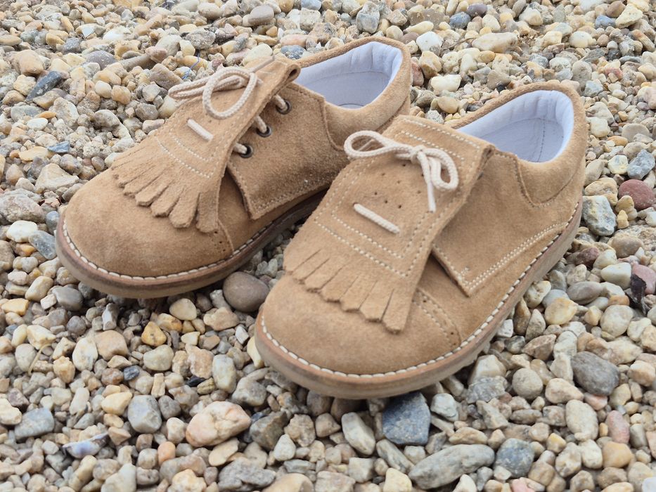 Varios tipos de sapatos para Criança