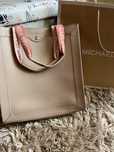 Michael Kors torba shopper shopperka do ręki na ramionach beż