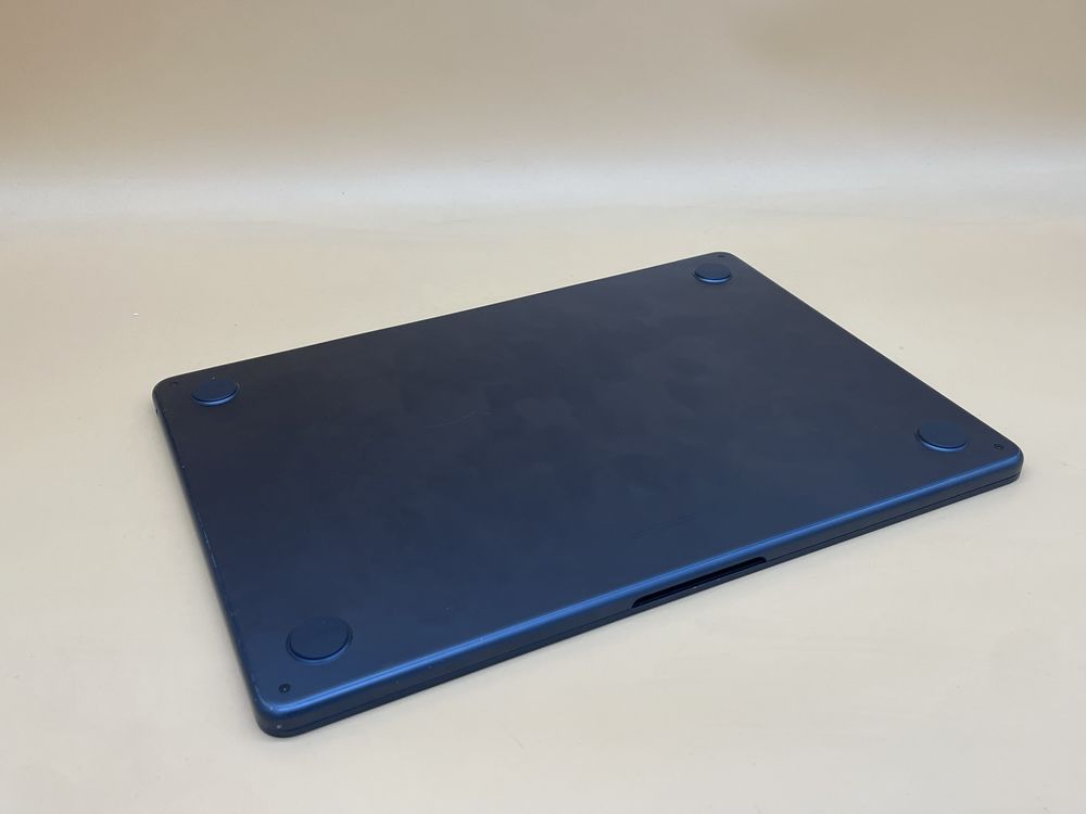 Macbook air m2 2022  512 ssd 13.6 icloud чистий
