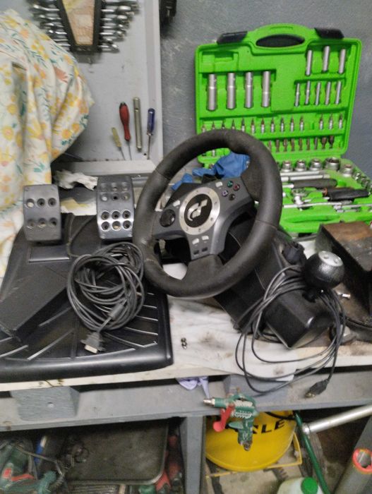 Volante PS3 e 4 em bom estado