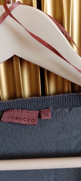 Blusa Trucco , decote quadrado com folho fluido nas laterais