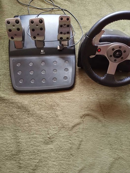 Продам игровой руль Logitech G25