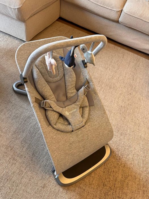 Espreguiçadeira Ergobaby Evolve com acessórios