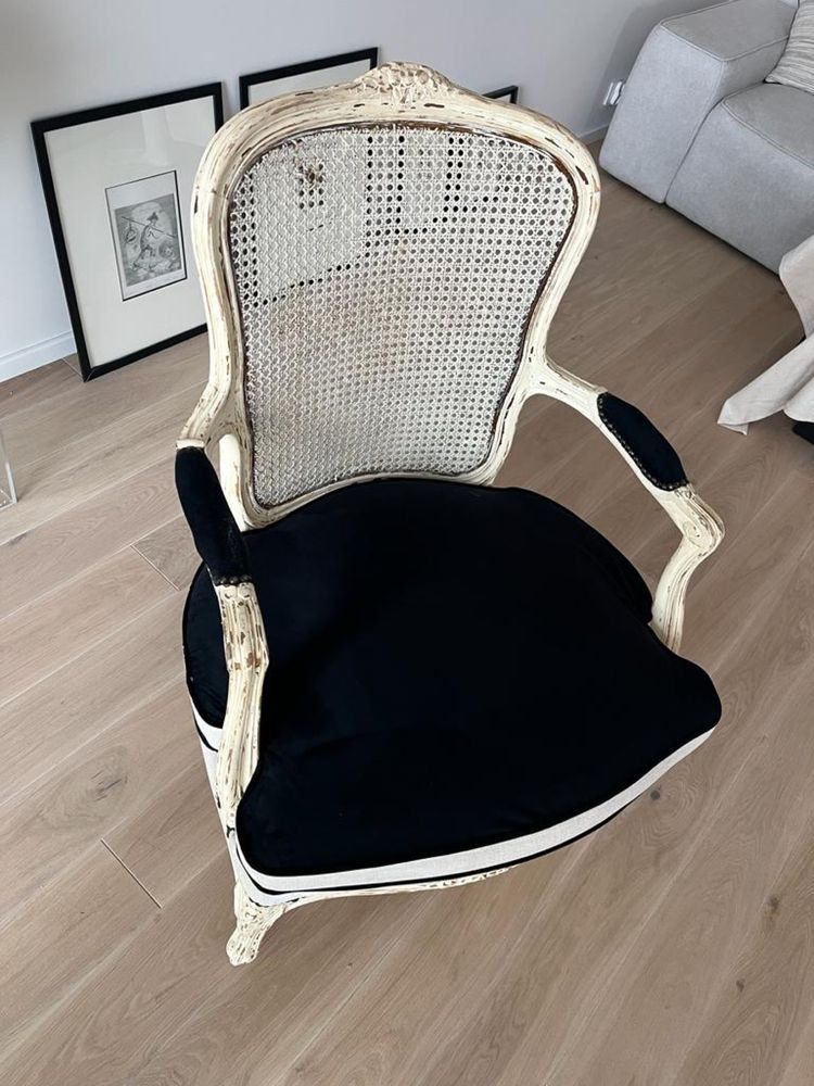 Fotel retro w stylu chippendale z rafia