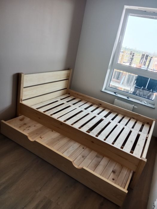 Łóżka z drewna litego