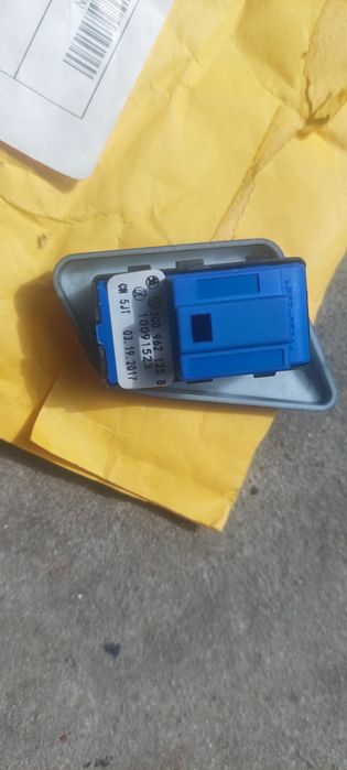 Кнопка центрального замка Volkswagen passat