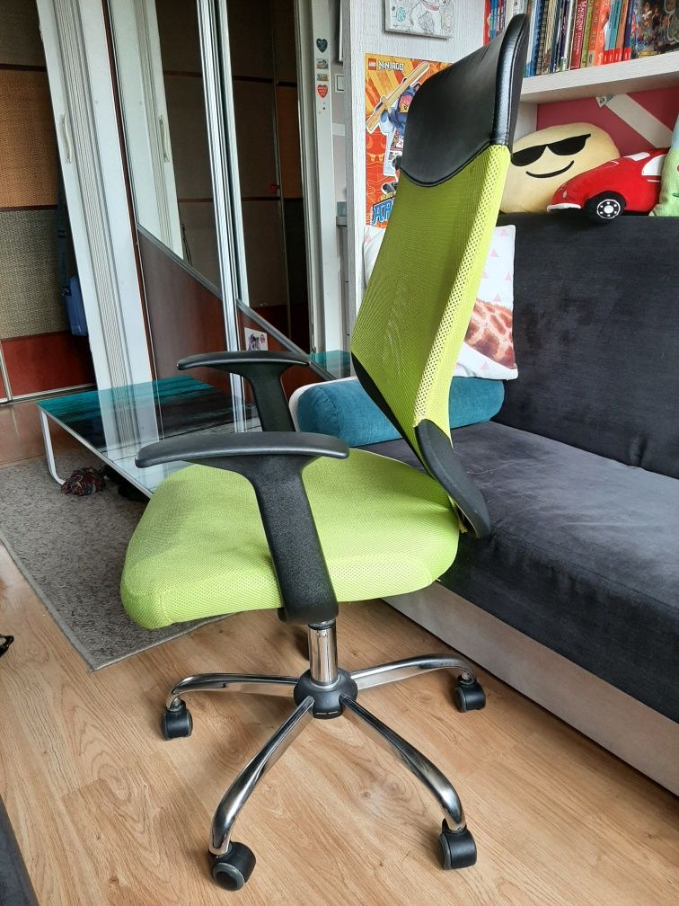 Fotel biurowy - jasno zielony