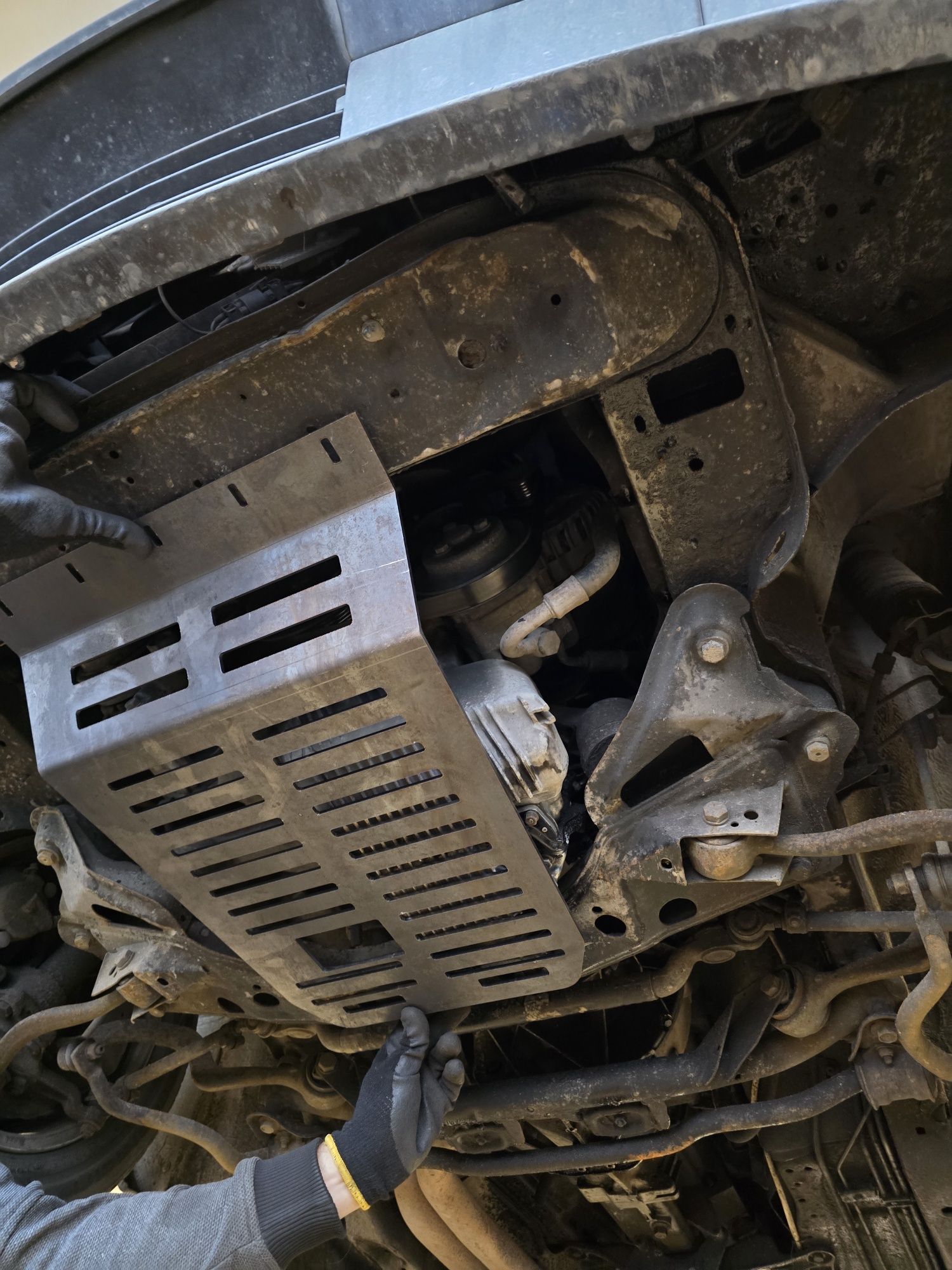 Osłona BMW E34 osłona pod silnik osłona pod miskę BMW E34 miska m50 m6